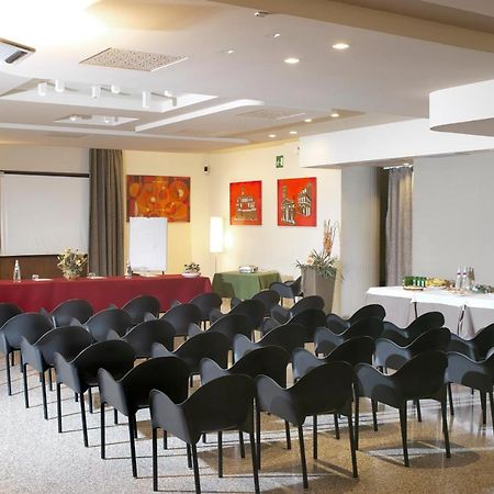 Hotel Ristorante Alcide Poggibonsi Εξωτερικό φωτογραφία