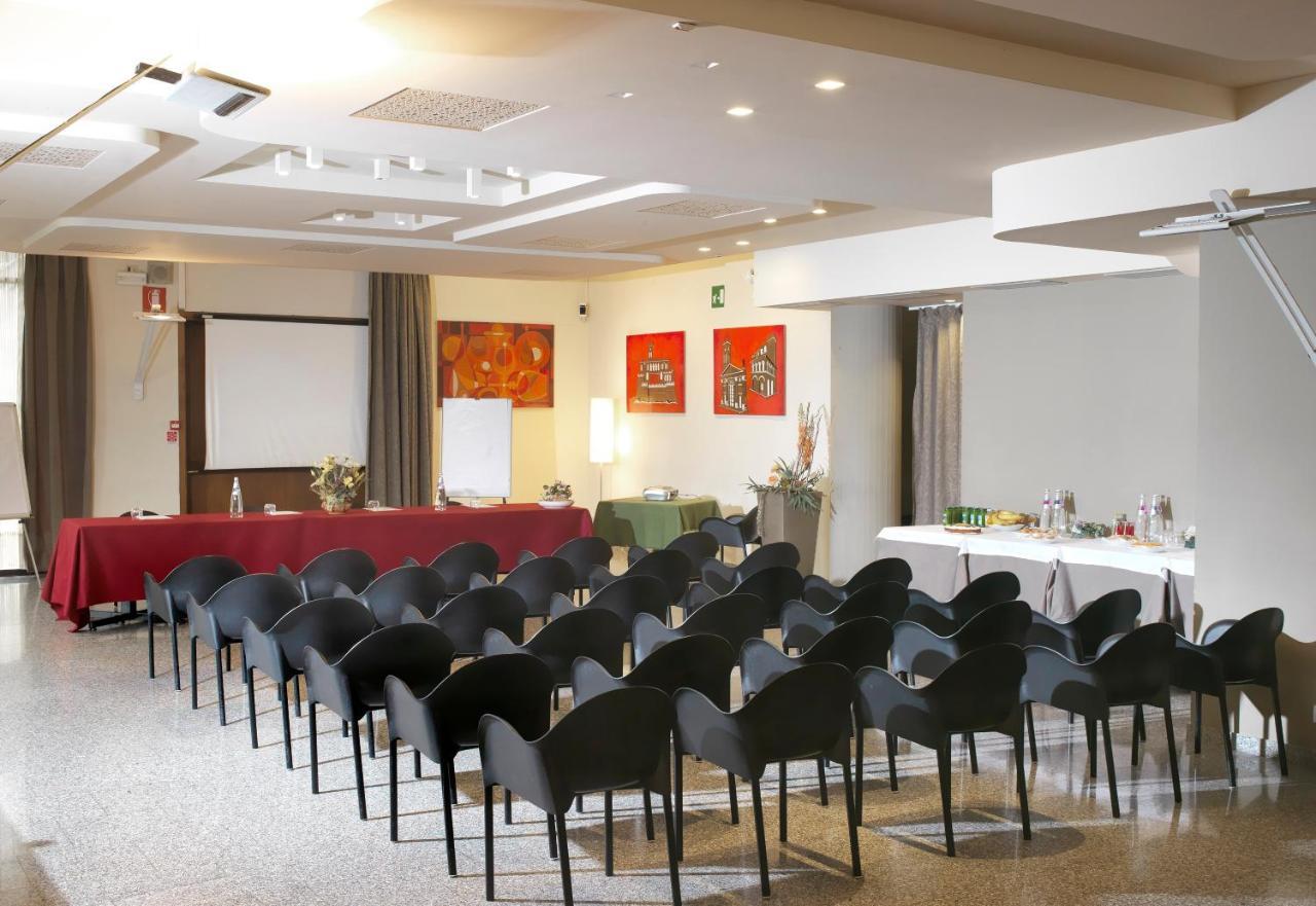 Hotel Ristorante Alcide Poggibonsi Εξωτερικό φωτογραφία