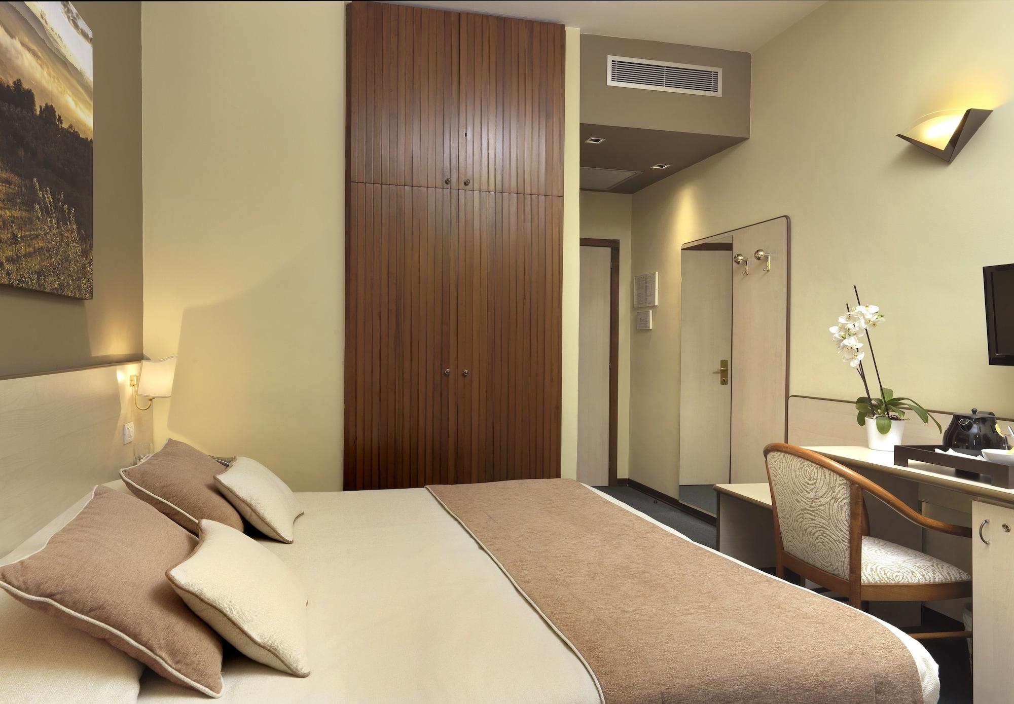 Hotel Ristorante Alcide Poggibonsi Εξωτερικό φωτογραφία
