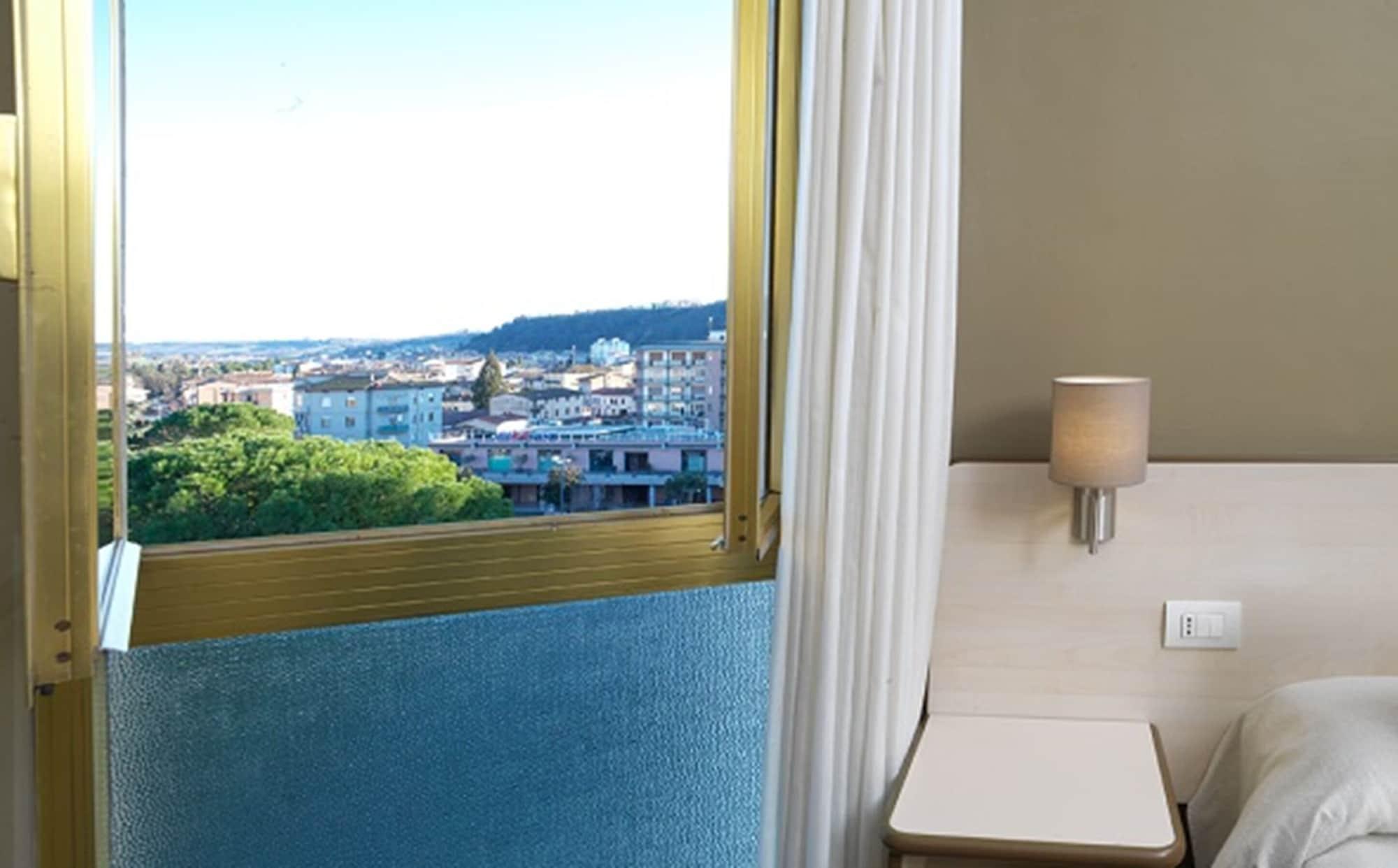 Hotel Ristorante Alcide Poggibonsi Εξωτερικό φωτογραφία