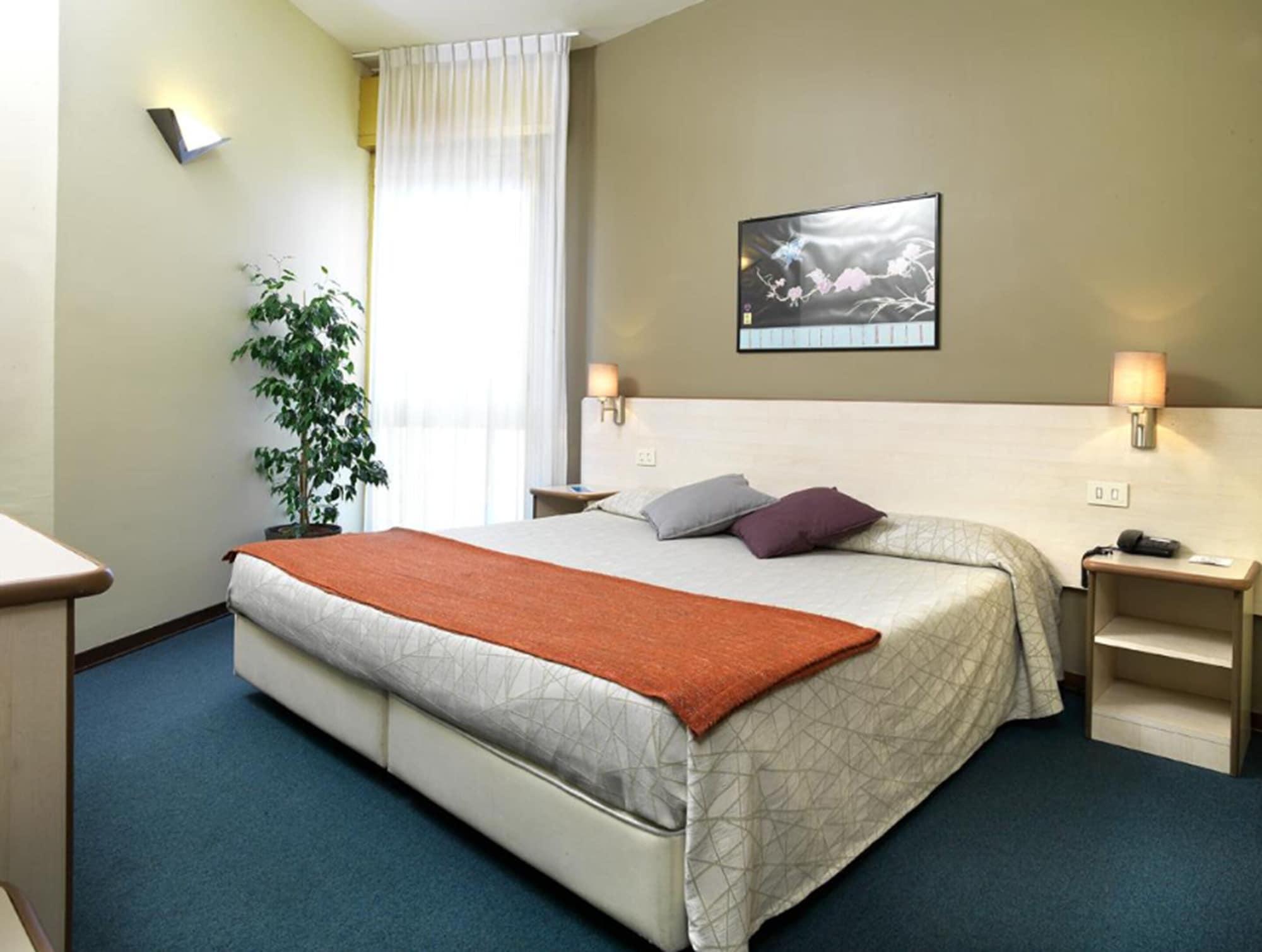 Hotel Ristorante Alcide Poggibonsi Εξωτερικό φωτογραφία