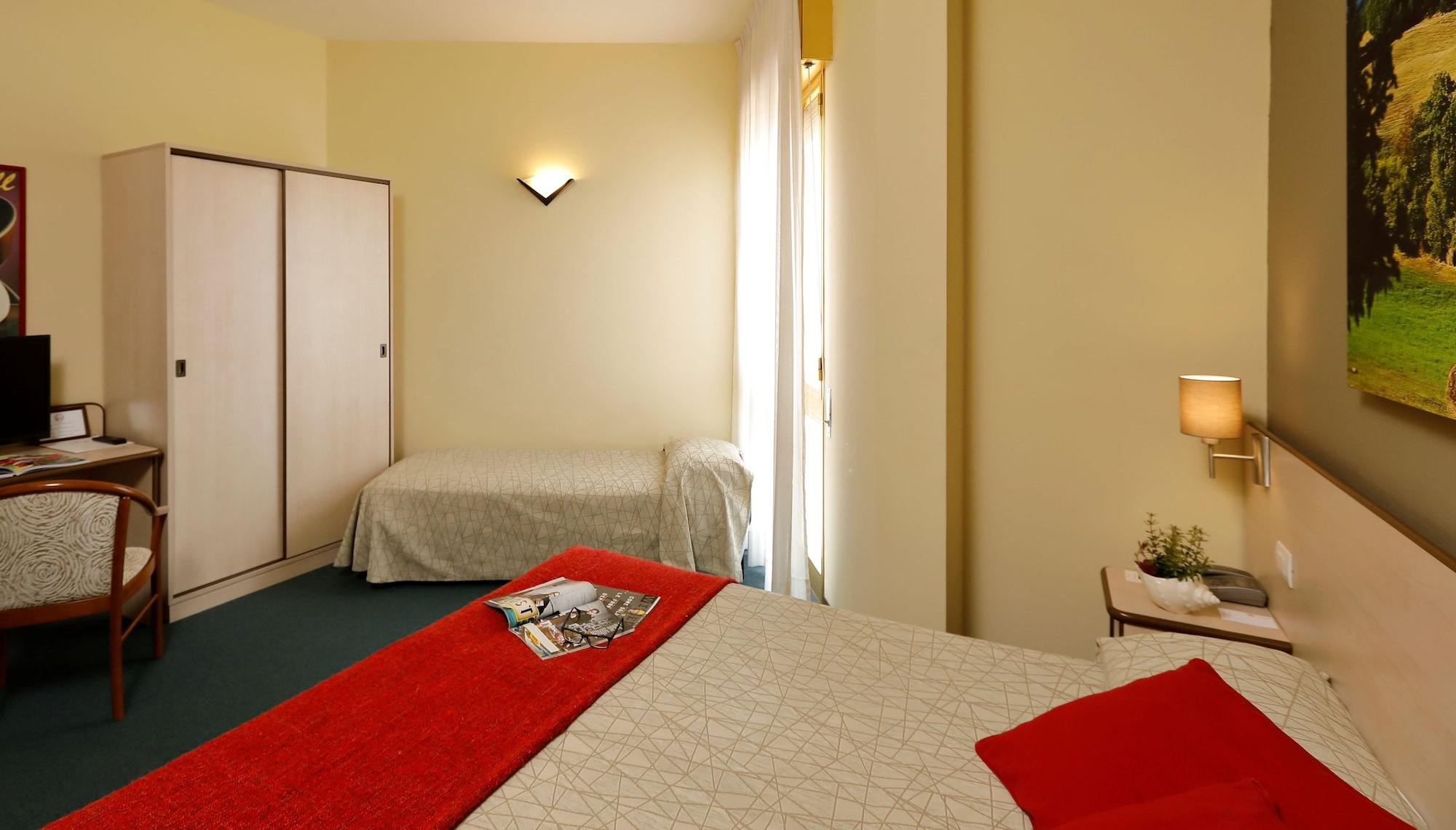 Hotel Ristorante Alcide Poggibonsi Εξωτερικό φωτογραφία