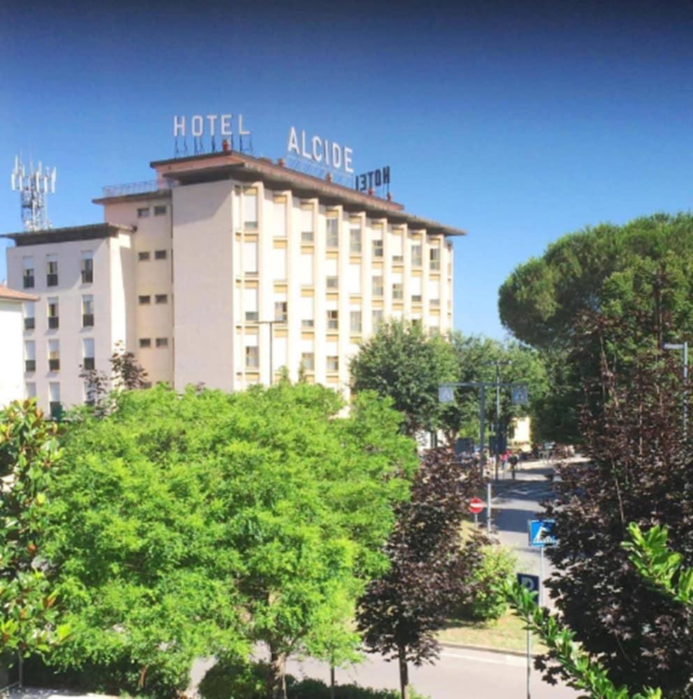 Hotel Ristorante Alcide Poggibonsi Εξωτερικό φωτογραφία