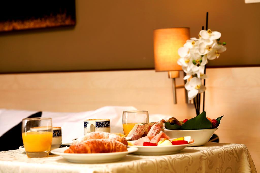 Hotel Ristorante Alcide Poggibonsi Εξωτερικό φωτογραφία