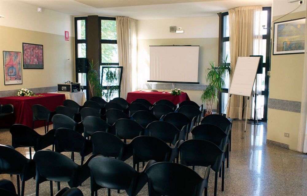 Hotel Ristorante Alcide Poggibonsi Εξωτερικό φωτογραφία