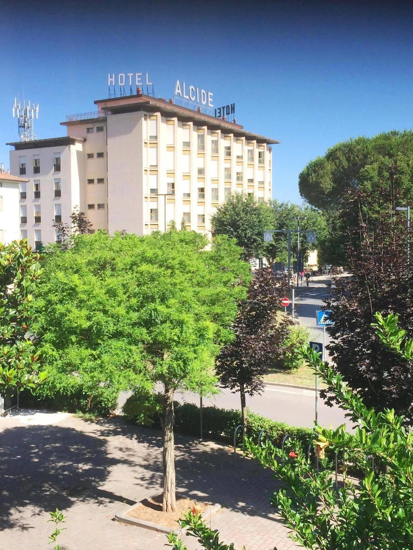 Hotel Ristorante Alcide Poggibonsi Εξωτερικό φωτογραφία