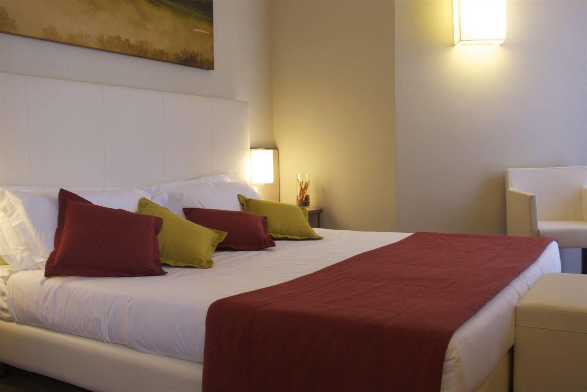 Hotel Ristorante Alcide Poggibonsi Εξωτερικό φωτογραφία