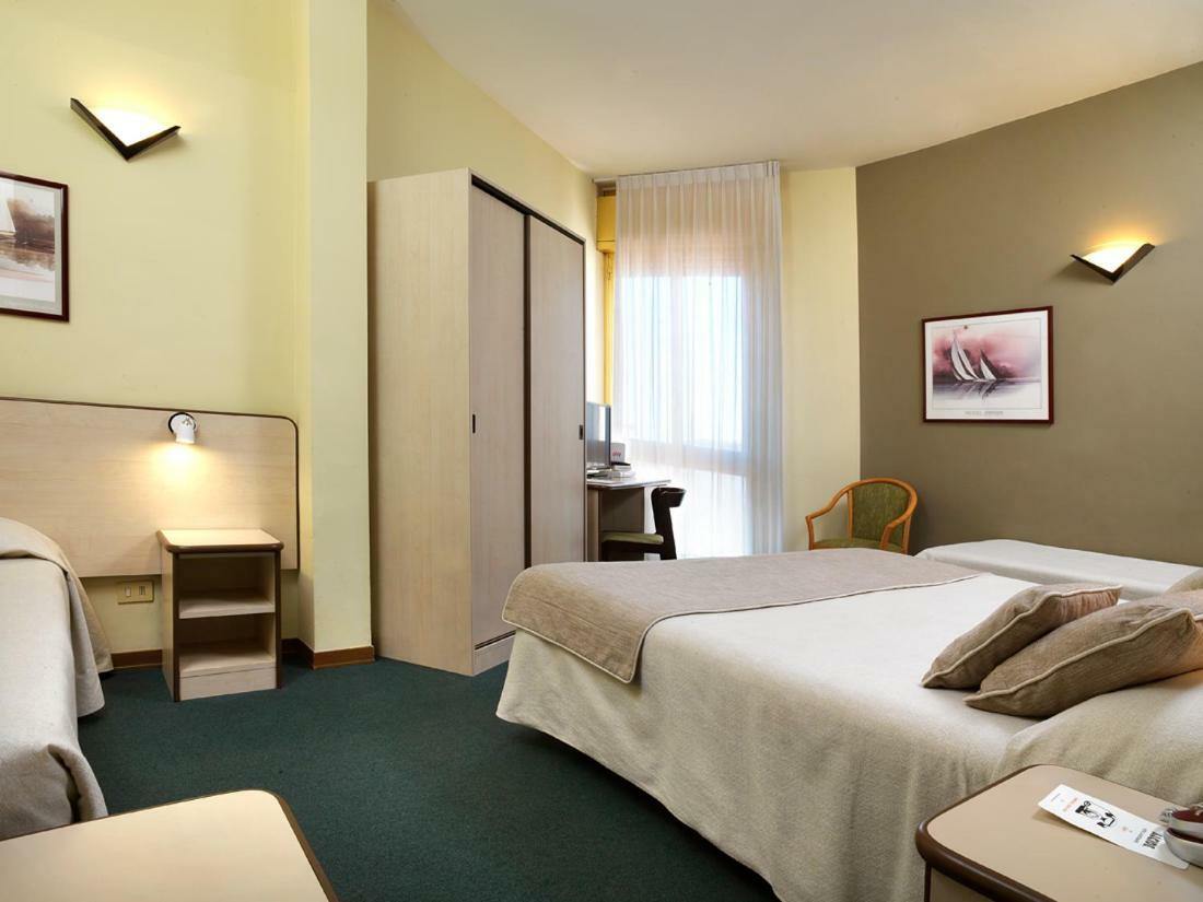 Hotel Ristorante Alcide Poggibonsi Εξωτερικό φωτογραφία
